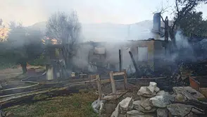 Denizli Çameli’de bir ev yangında küle döndü