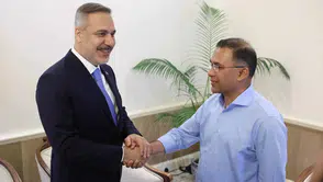 Hakan Fidan Bangladeş yönetiminin yeni lideriyle görüştü