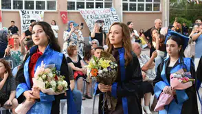 Balıkesir MHAL öğrencileri diplomalarını coşkuyla aldı