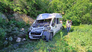 Burdur’da tarım işçilerini taşıyan minibüs uçuruma yuvarlandı