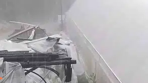 Kumluca’da dolu yağışı seraları vurdu