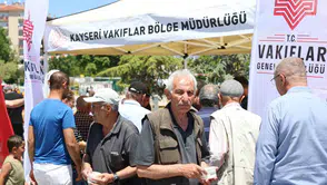 Kırşehir’de Muharrem ayı bereketi Cacabey Meydanı’nda aşure kuyruğu