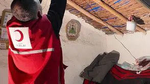 Gölün ortasındaki adada yaşayan kadına Kızılay eli değdi