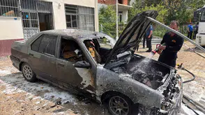 Karabük'te park halindeki otomobil alevlere teslim oldu
