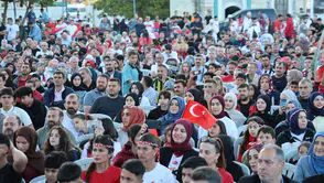 İzmir Konak Meydanı milli maçla ayağa kalktı