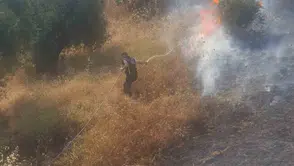 Nazilli Bozyurt’ta çıkan yangına belediye ekipleri müdahale ediyor