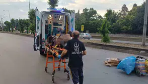Aydın Efeler'de kapalı yola giren motosiklet yayaya çarptı