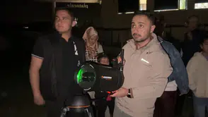 Yüksekova'da öğrenciler gökyüzünü teleskopla keşfetti