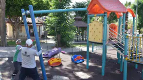 Kepez'de eskiyen çocuk parkları yenileniyor