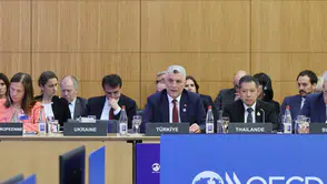 Bakan Bolat Paris'te küresel ticaretin kurallarını konuştu