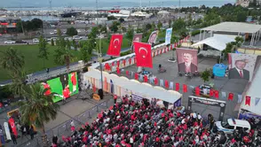 Pendikliler milli maç coşkusunu dev ekranda paylaştı