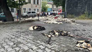 Karabük'te kumaş yüklenen kamyonun yanındaki tekstil atölyesinde yangın çıktı