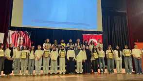 Denizli'de öğrenciler yabancı dili sahnede konuşturdu