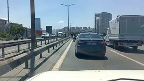 TEM Otoyolu'nda kurye düştü paralar yola saçıldı