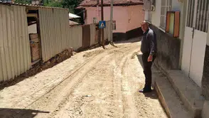 Sivas Divriği'de sel yolları kapattı ve tarlaları vurdu