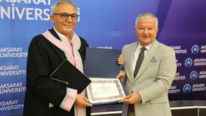 55 yaşında başladığı üniversiteden 59 yaşında mezun oldu