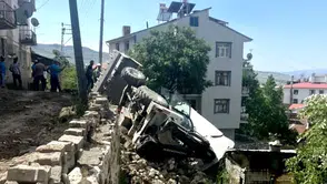 Çemişgezek'te doğalgaz kazısı sırasında kepçe yan yattı