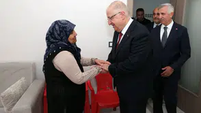Bakan Güler Kahramanmaraşta şehit ailesinin kapısını çaldı