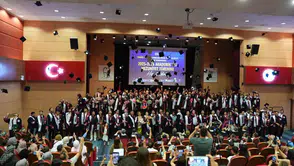 Karabük Üniversitesi öğrencileri kep atarak mezuniyet sevincini yaşadı