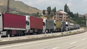 Esendere Sınır Kapısı tır trafiğiyle kilitlendi