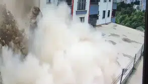 Trabzon'da faciadan dönüldü İstinat duvarı evin içine çöktü