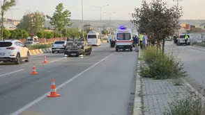Van Edremit'te otomobil takla attı