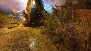 İvrindi’de gece yarısı yangını 200 balya saman küle döndü