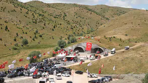 Ulaşımı kabusa çeviren geçit tarih oluyor: Ulaşım 5 dakikaya inecek.