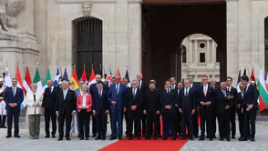 Hakan Fidan Paris'te Ukrayna için masaya oturdu