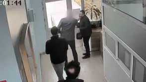 Gazeteciye tokat atan doktora mahkemeden düşük ceza kararı
