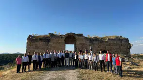Uşak İl Genel Meclisi toplantısını tarihi antik kentte gerçekleştirdi