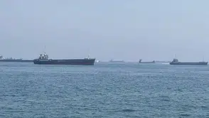 Kızıldeniz'de yine bir ticari gemi hedefte, yangın çıktı