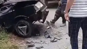 Erzin ile Zorkun yolunda hafriyat kamyonu ve otomobil çarpıştı