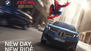 BMW araç sahiplerini ekranlarda reklamla karşıladı
