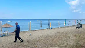 Erdek sahillerinde zincirli işgale zabıta müdahalesi