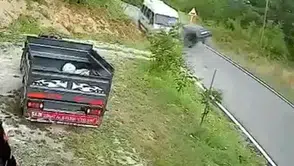 Zonguldak Ereğli’de işçi servisi kazası 4 kişi yaralandı