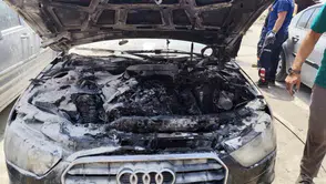 Üniversite otoparkındaki otomobil alevler içinde kaldı