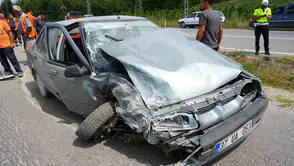Kastamonu yolunda otomobil ve kamyonet çarpıştı