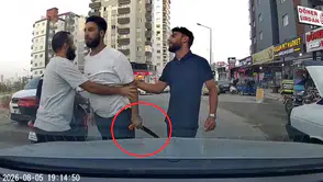 Adana trafiğinde dehşet anları Sürücü testereyle saldırdı
