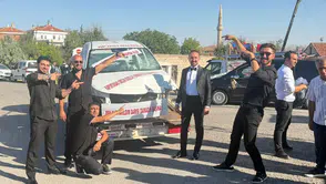 Nevşehirdeki düğünde damada hurda araba sürprizi