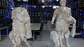Kibyra’da 1950 yıllık imparator heykeli ayağa kaldırıldı