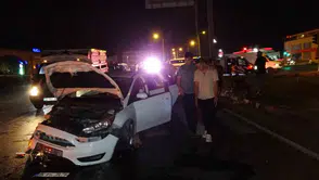 Manavgat yolunda kavşak kazası 2 kişi hastanelik oldu