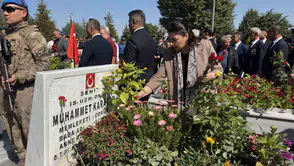 Çorum'da 30 Ağustos coşkusu şehitlikte başladı