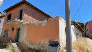 Uşak’ta tehlike saçan metruk binalar birer birer yıkılıyor