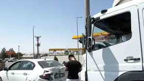 Siirt Kurtalan yolunda tır otomobile çarptı