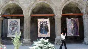 Erzurumlu sanatçıdan kilim üzerine Türk tarihi sergisi