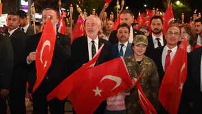 Isparta'da Zafer Gecesi: Binler Meydanda Kubat ile Buluştu