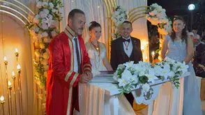 Köy muhtarı oğlu için nikah memuru koltuğuna oturdu