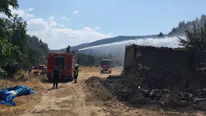 Göynük’te ot yangını bir evi küle çevirdi