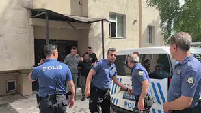 Erzurum’da korku dolu anlar İki çocuğuyla balkona çıktı